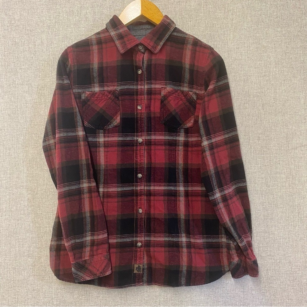 Legendary Whitetails Flannel Shirt Mens Med Red Black Plaid Button Down Cotton - Picture 2 of 12